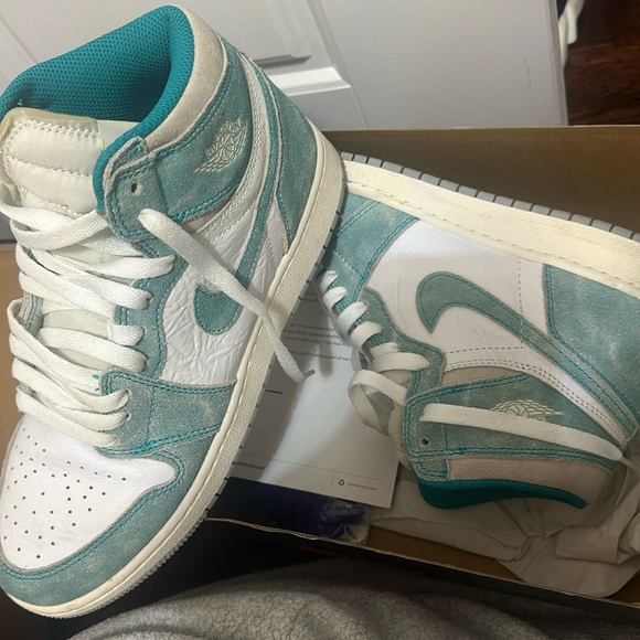 Turbo Green Jordan 1’s Grade School